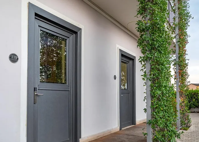 Urban Garden Hotel 3*